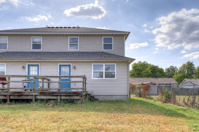 Building Photo - 627 S Walker St