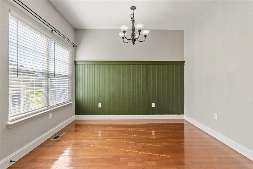 Building Photo - 410 Ashbury Cir