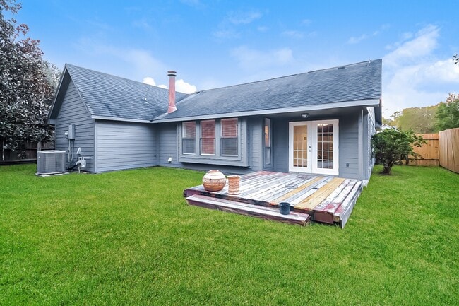 Building Photo - 2627 S Brompton Dr