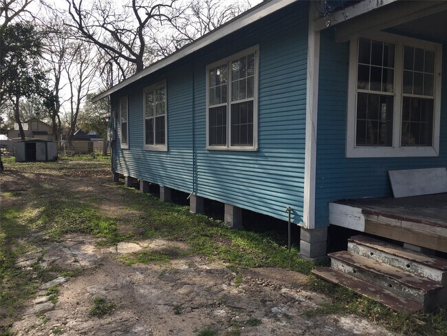 Building Photo - 310 Foerster St