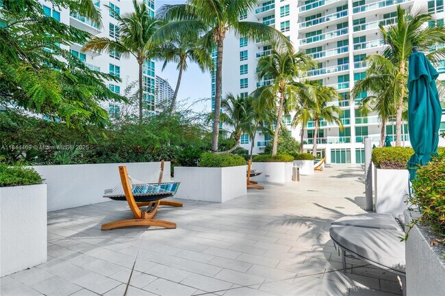 Building Photo - 951 Brickell Ave