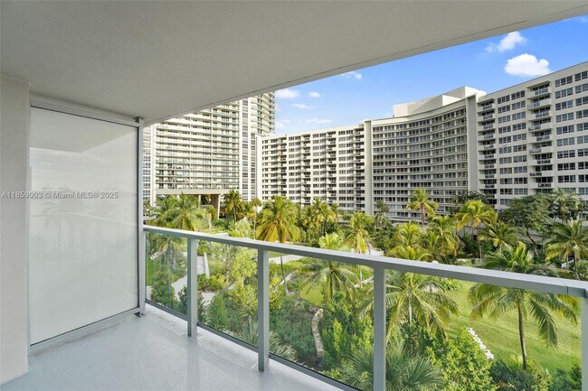 Building Photo - 1500 Bay Rd