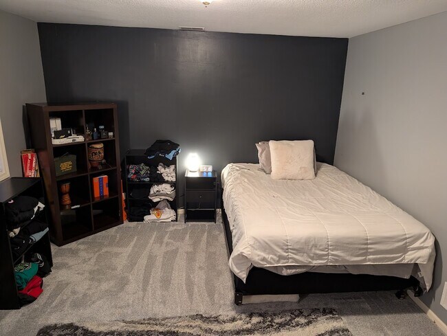 Building Photo - 206 W 78th St