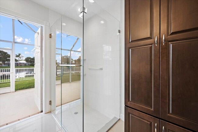 Building Photo - 4197 Royal Oak Dr