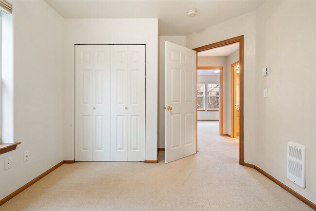 Building Photo - Detached Townhome in Kingston Meadows Community