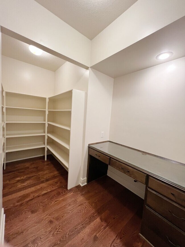 Building Photo - SEE IT NOW: Luxury 5-Bed Home in Wilshire ...