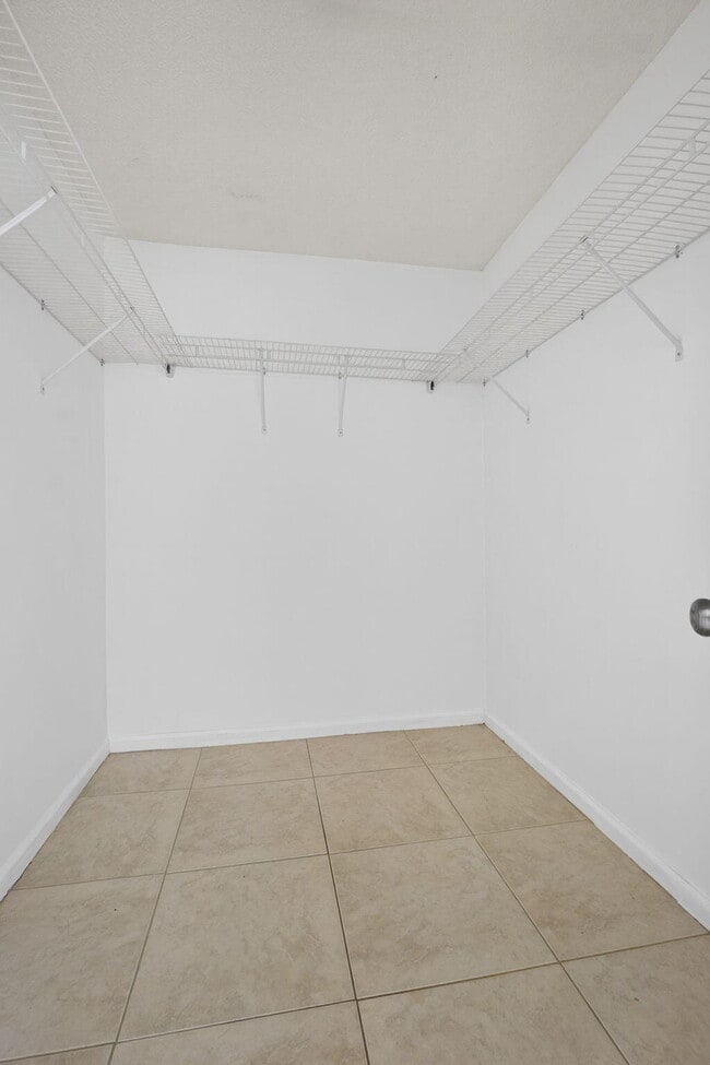 Building Photo - 7107 181st Ct N