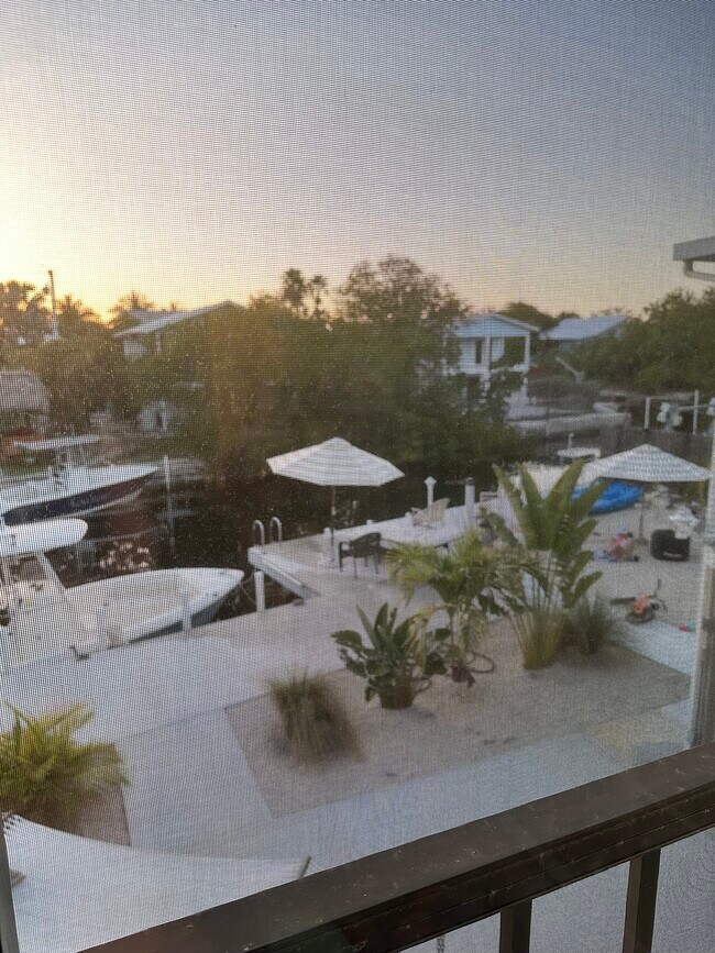 Building Photo - 676 Heck Ave