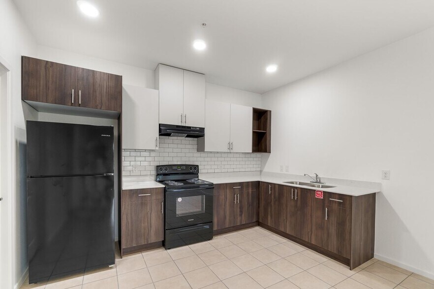 Building Photo - 418 N Third Street, 4