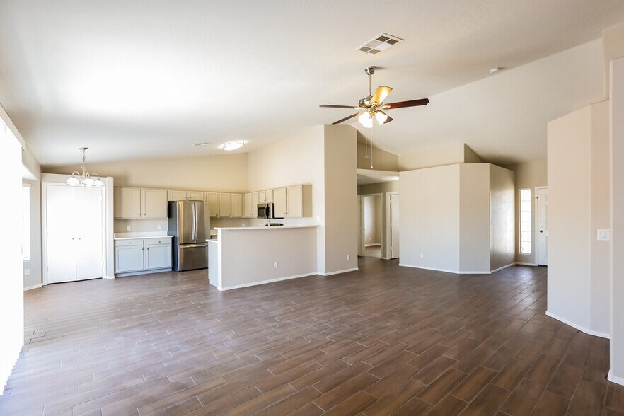Building Photo - 523 N Bailey Cir