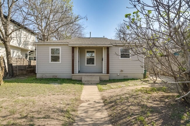 Building Photo - 2933 Moss St