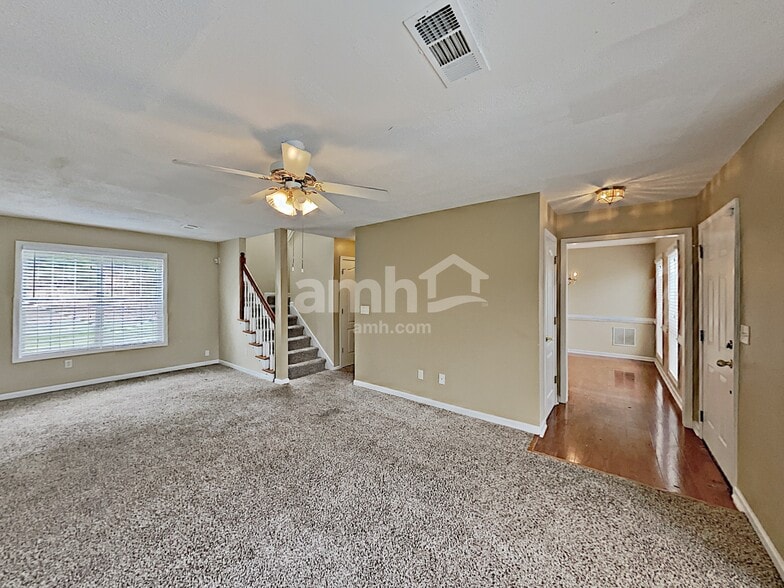 Building Photo - 1319 Vine Cir