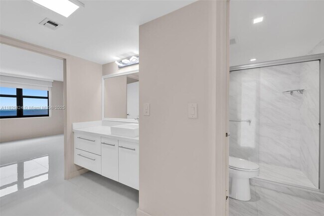 Building Photo - 2333 Brickell Ave
