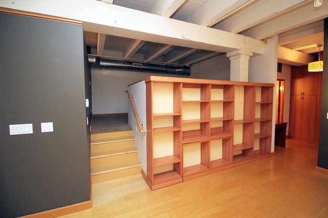 Building Photo - 416 NW 13th Ave