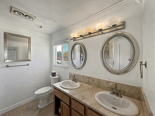 Building Photo - 6891 S Quince St