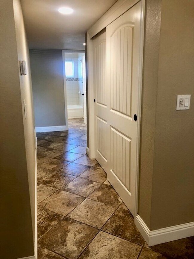 Building Photo - Nice 3 bed, 2 bath home in El Dorado Hills