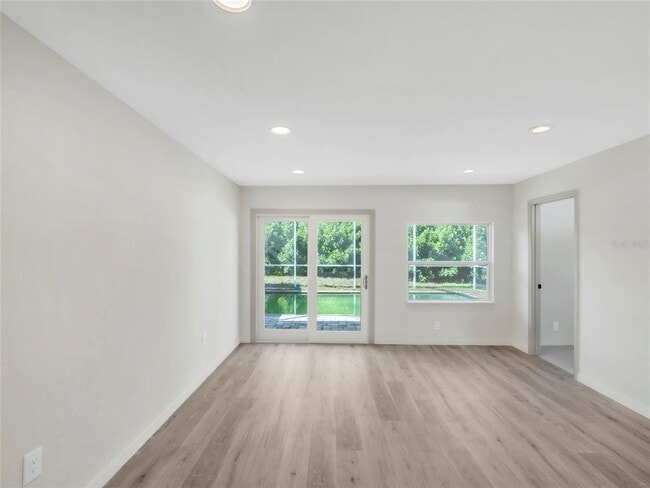 Building Photo - 4870 Venetian Blvd NE