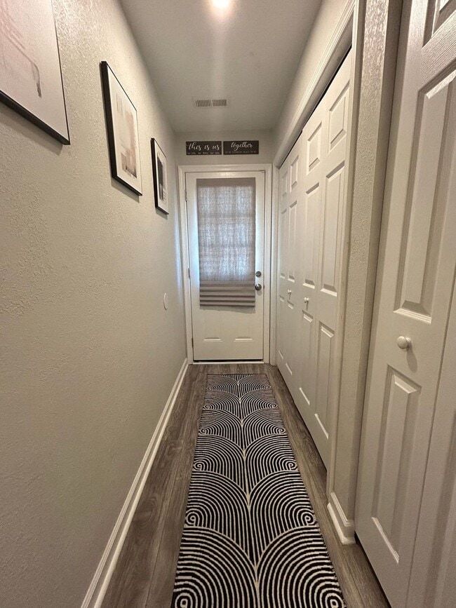 Building Photo - Welcome to this charming 3 bedroom home in Suffolk "ASK ABOUT OUR ZERO DEPOSIT"