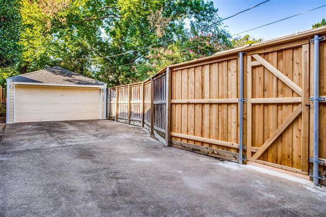 Building Photo - 4209 Greenbrier Dr