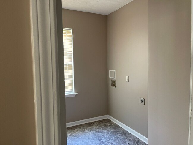 Building Photo - Spacious 4-Bedroom Home in a Quiet Union C...