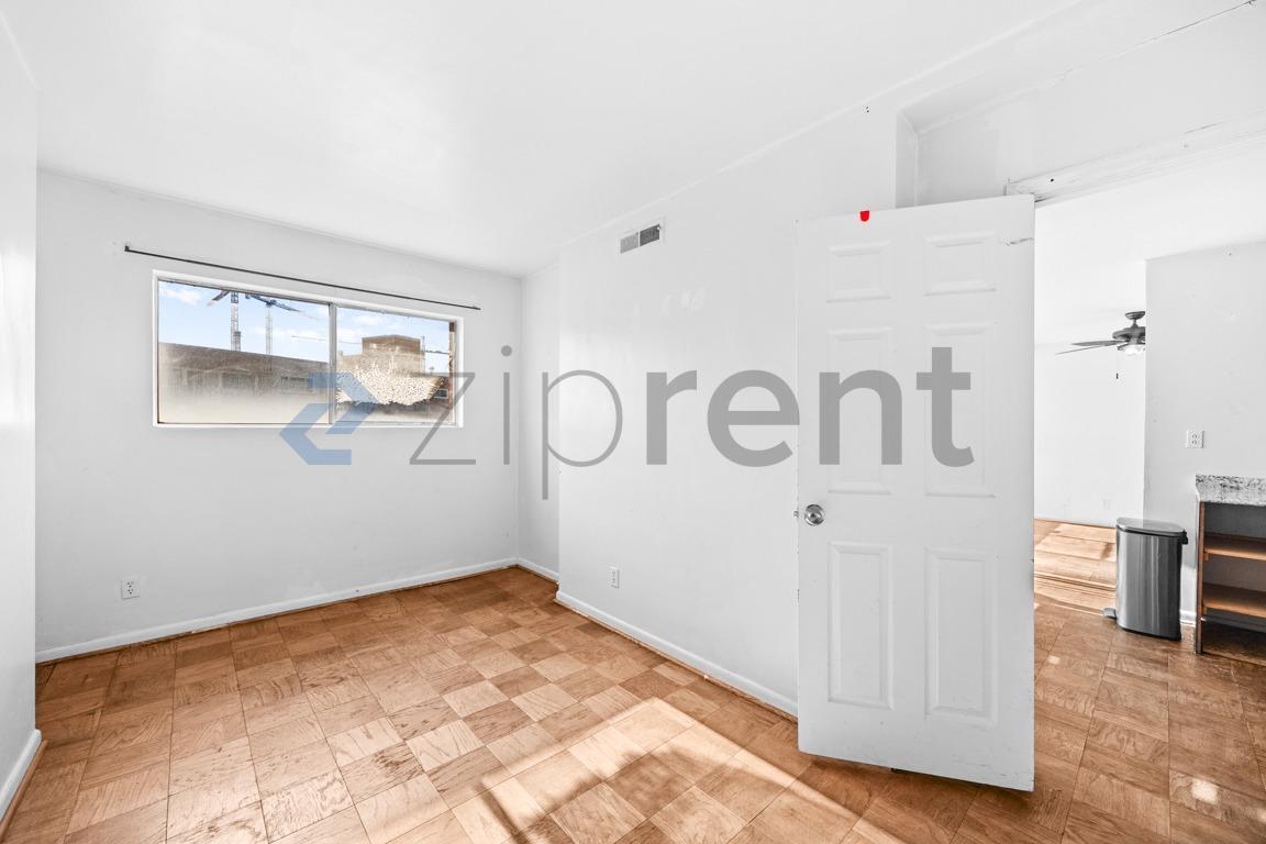 Building Photo - 5851 Quantrell Ave