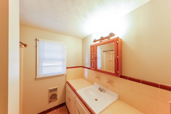 Building Photo - 1007 High Point Rd