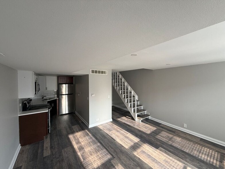 Building Photo - 744 W Gordon Terrace