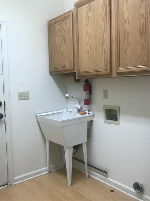 Building Photo - Beautiful 4 bedroom, 2 bath single story h...