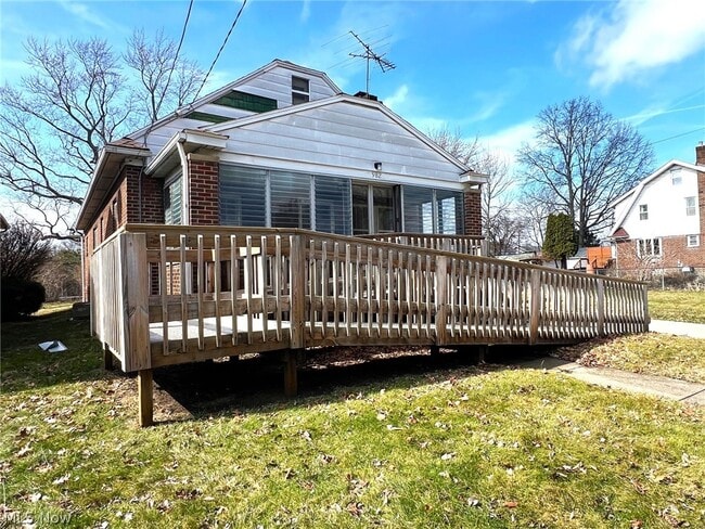 Building Photo - 982 Dan St