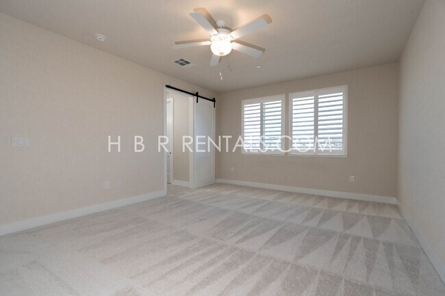 Building Photo - Spacious Elegance: 4-Bedroom with 3.5 Baths on Ottawa Ave, Manteca!