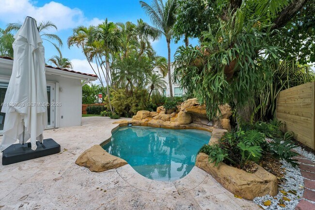 Building Photo - 200 N Hibiscus Dr