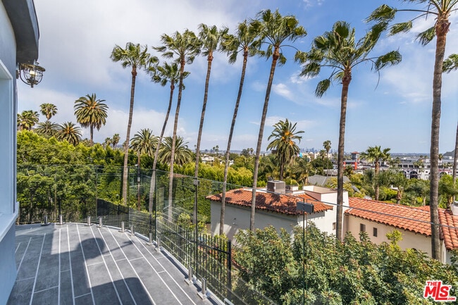 Building Photo - 1541 Selma Dr