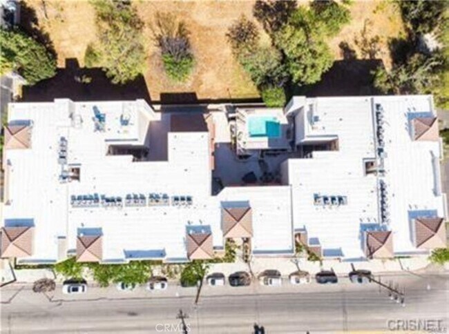 Building Photo - 9610 Zelzah Ave