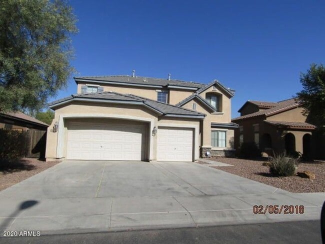 Primary Photo - Gorgeous Large 4 Bed 2.5 Bath Home with lo...