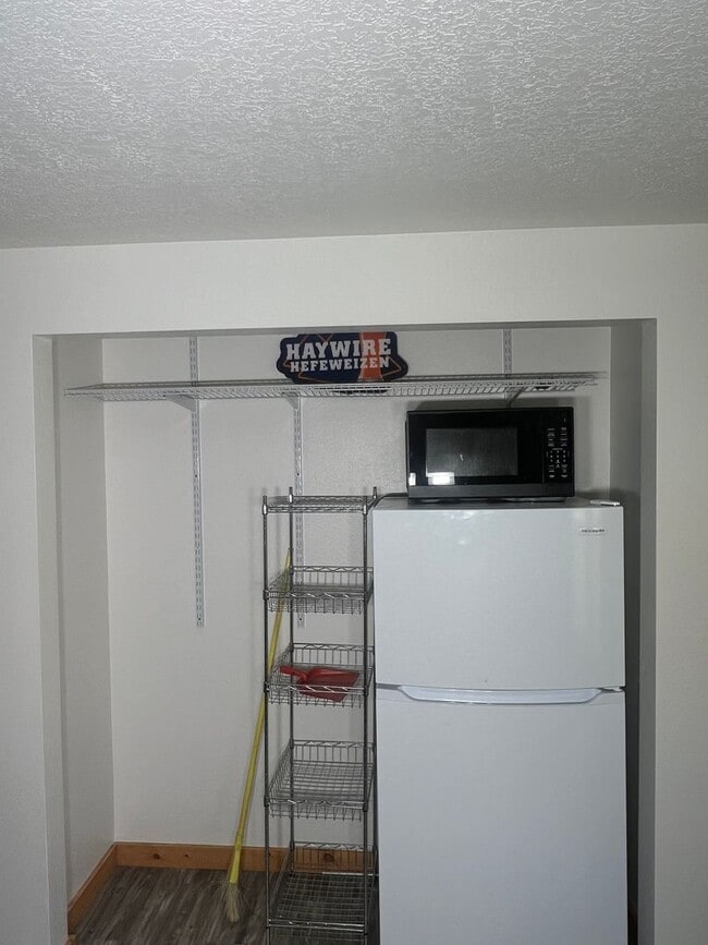 Building Photo - Meadow Studio Condo