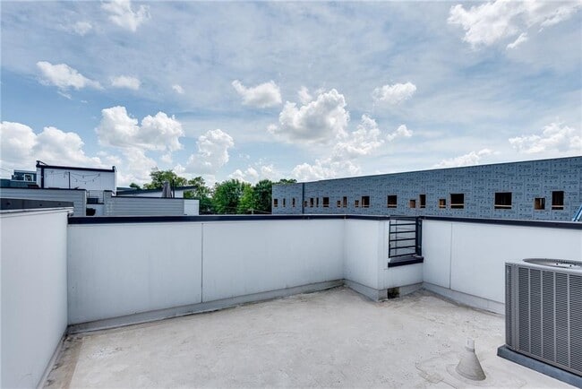 Building Photo - 415 Gartrell St SE