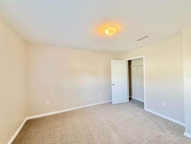 Building Photo - Spacious 5-Bedroom Home - Open Concept