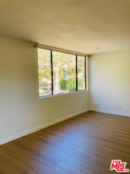 Building Photo - 348 Rexford Dr