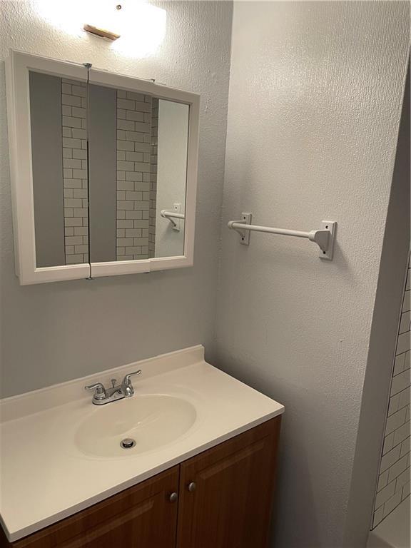 Building Photo - 105 Meteor Dr