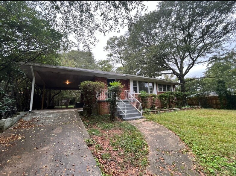 Building Photo - COMING SOON: Classic charm, peaceful living, your Forest Park retreat awaits in this spacious 3-b...