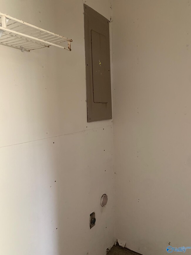 Building Photo - 208 Longview St