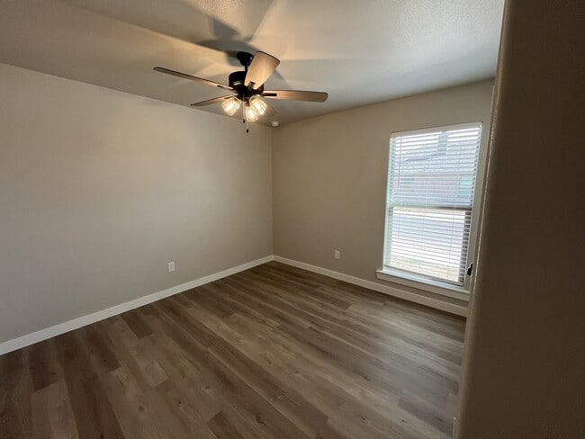 Building Photo - 3611 Urbana Pl