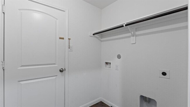 Building Photo - 410 Pimmit Hill Run