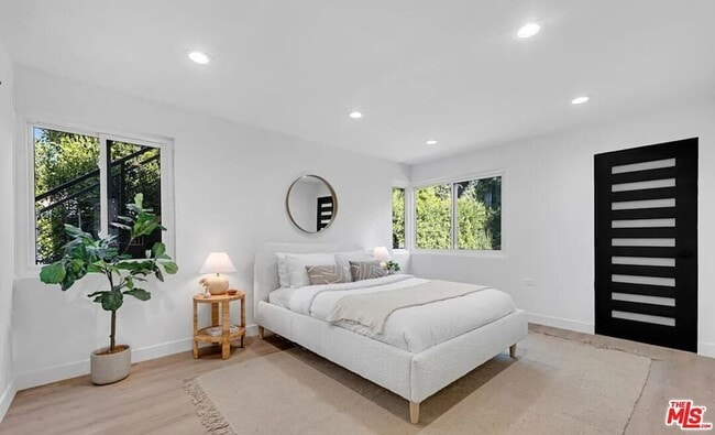 Building Photo - 418 N Bowling Green Way