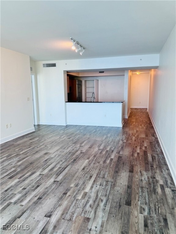 Building Photo - 3000 Oasis Grand Blvd