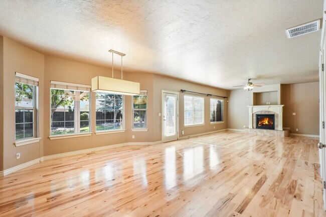 Building Photo - 5124 N Spangle Ave