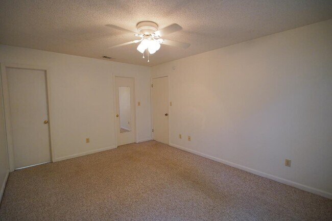 Building Photo - 828 Ashlyn Forest Dr