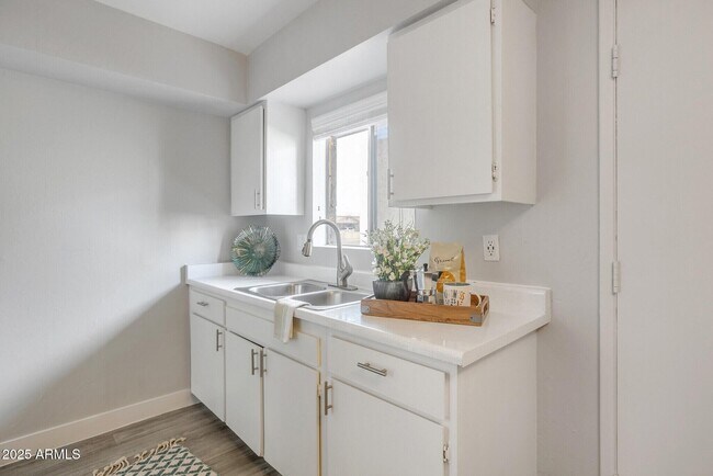 Building Photo - 2627 N 45th Ave