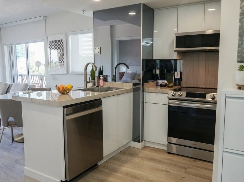 Building Photo - 1918 Brickell Ave