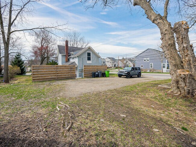 Building Photo - Welcome to this beautiful 1 bedroom, 1 bat...